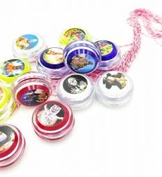 Yoyo pack de 12 con alma de metal y cuerdas incluidas!
