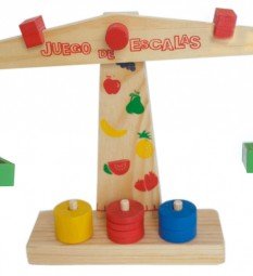 Balanza y escala didactica de madera equilibrio peso y tamaño